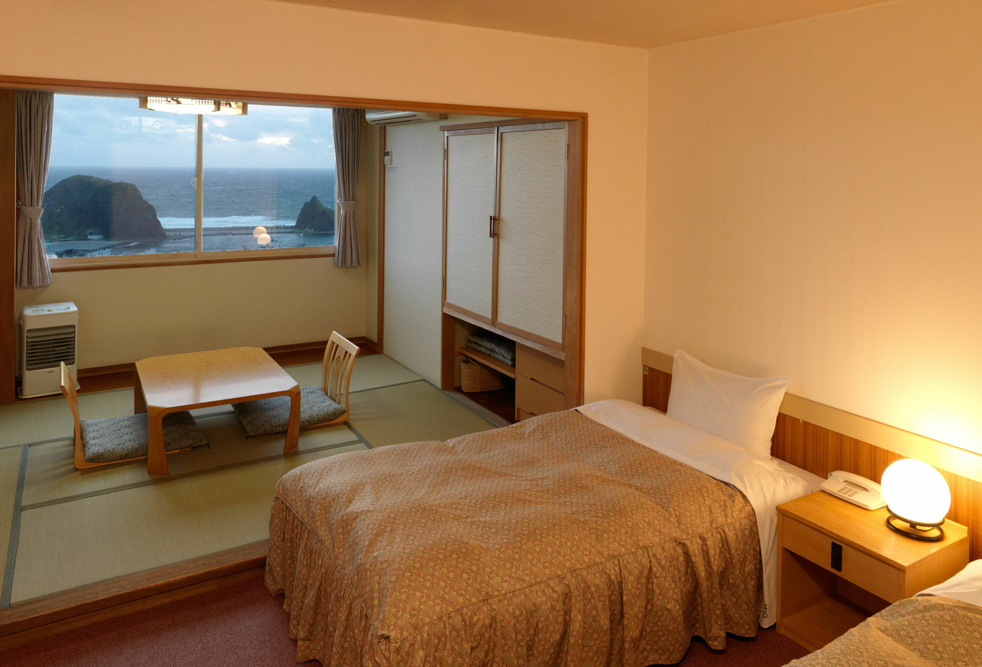 ゲストハウス 知床夕陽のあたる家 Onsen 2*